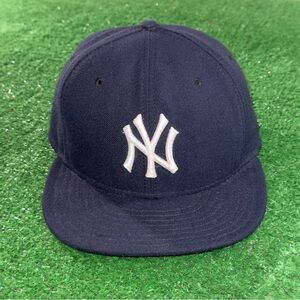 New Era Navy Blue White Yankees Fitted Cap Hat Men’s Size 7 1/4